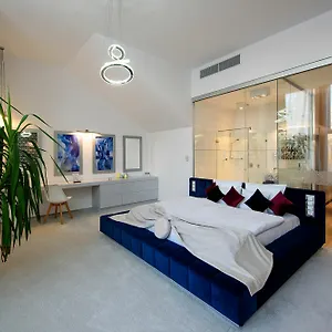 Karoly Corner Residences Apartamento
